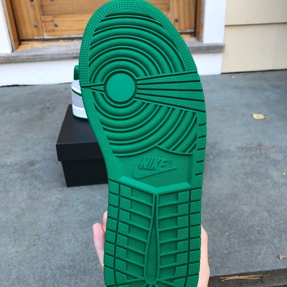 Jordan 1 Grey Green SE (Dead-Stock) - Picture 2 of 7